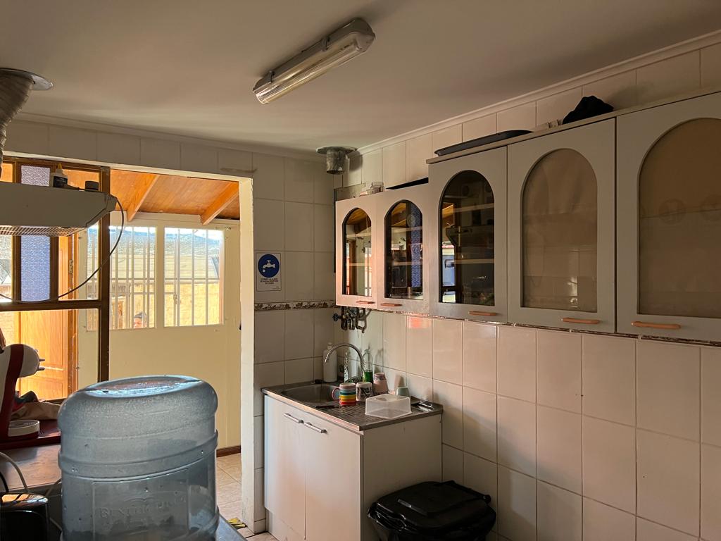 EXCELENTE INVERSION - CASA EN CALLE LOS CARRERA.-