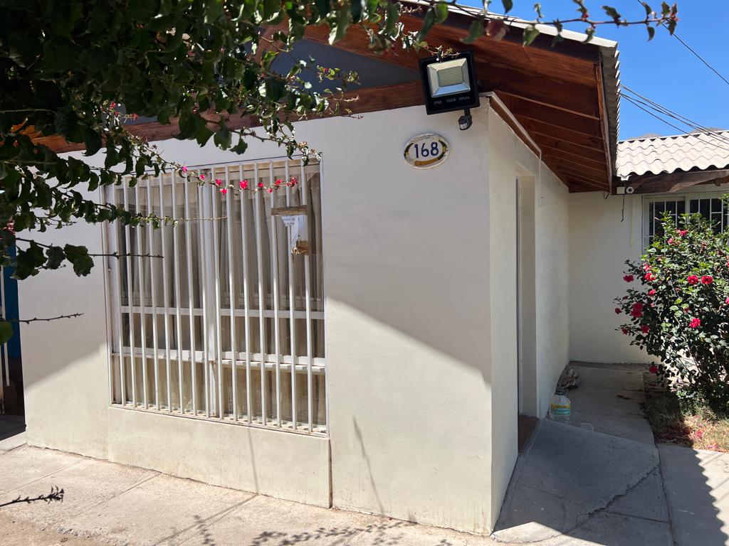 EXCELENTE INVERSION - CASA EN CALLE LOS CARRERA.-