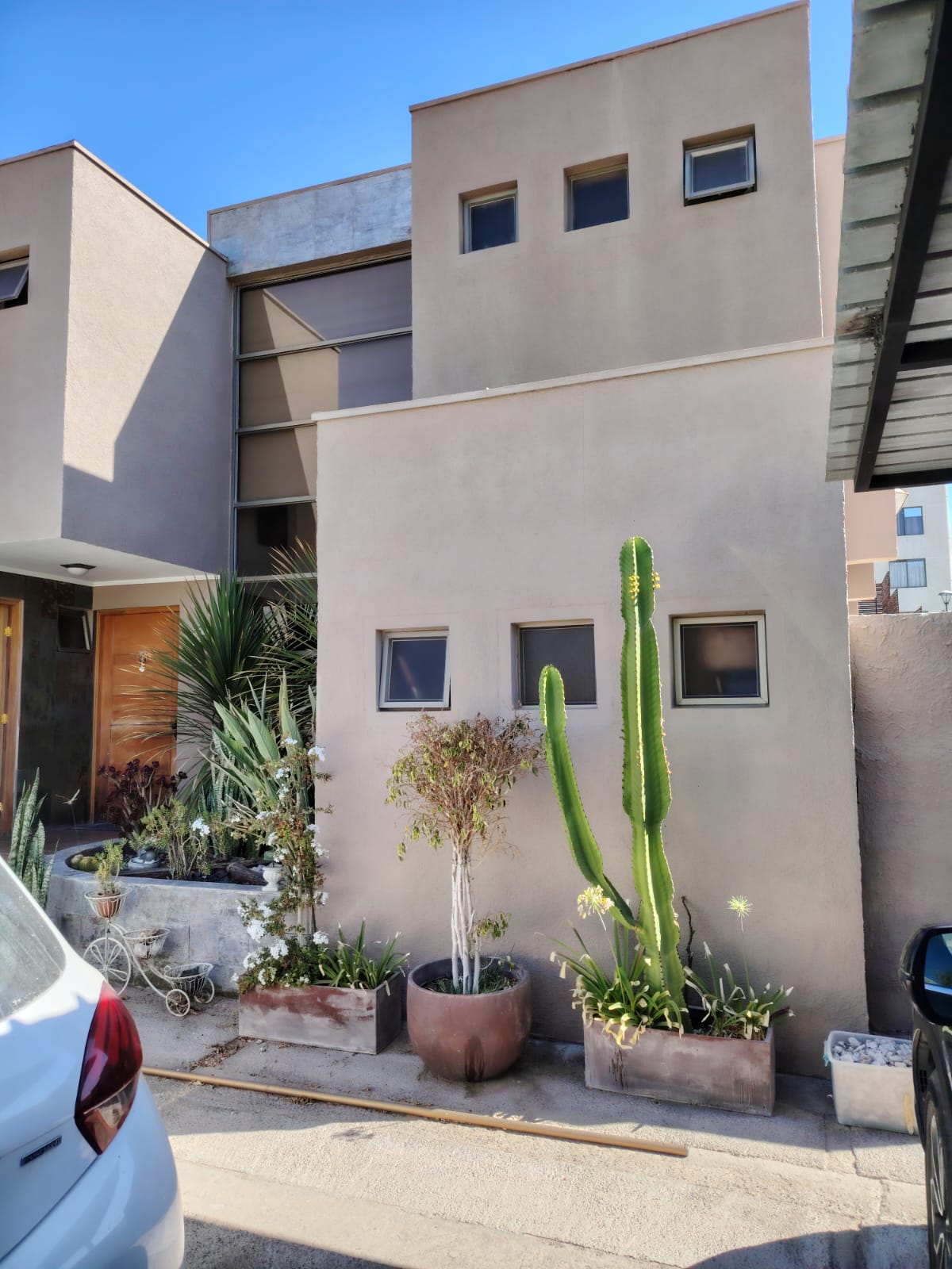 VILLA EL PINAR - EXCLUSIVA CASA.-