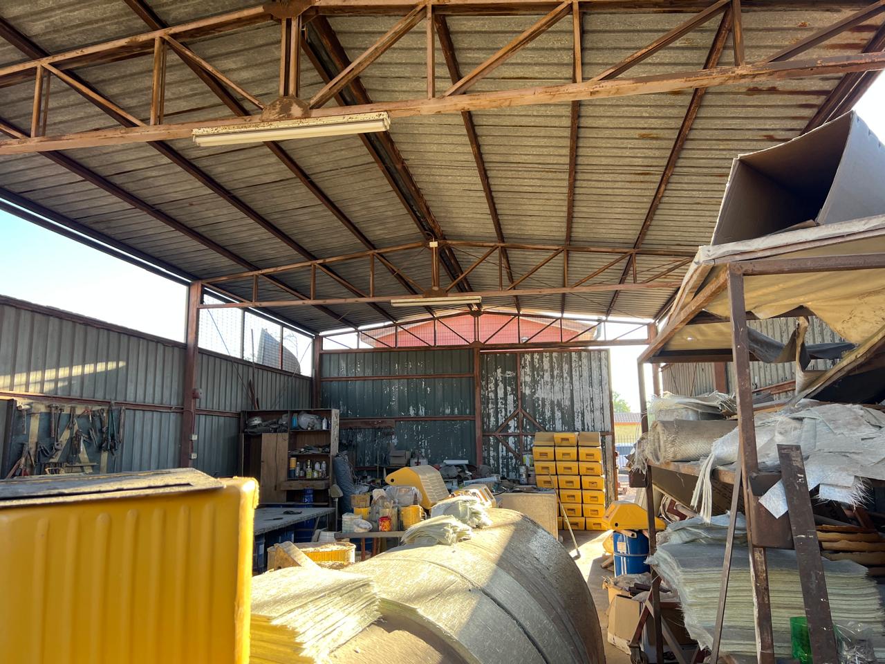 EXCELENTE TERRENO/GALPON Y CASA-BARRIO INDUSTRIAL PAIPOTE.-