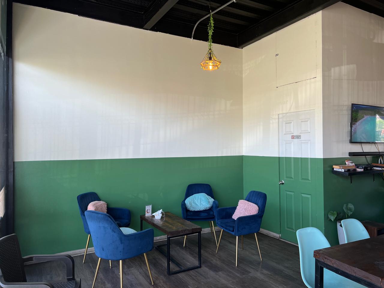 ESPECTACULAR LOCAL COMERCIAL PORTAL LA CHIMBA