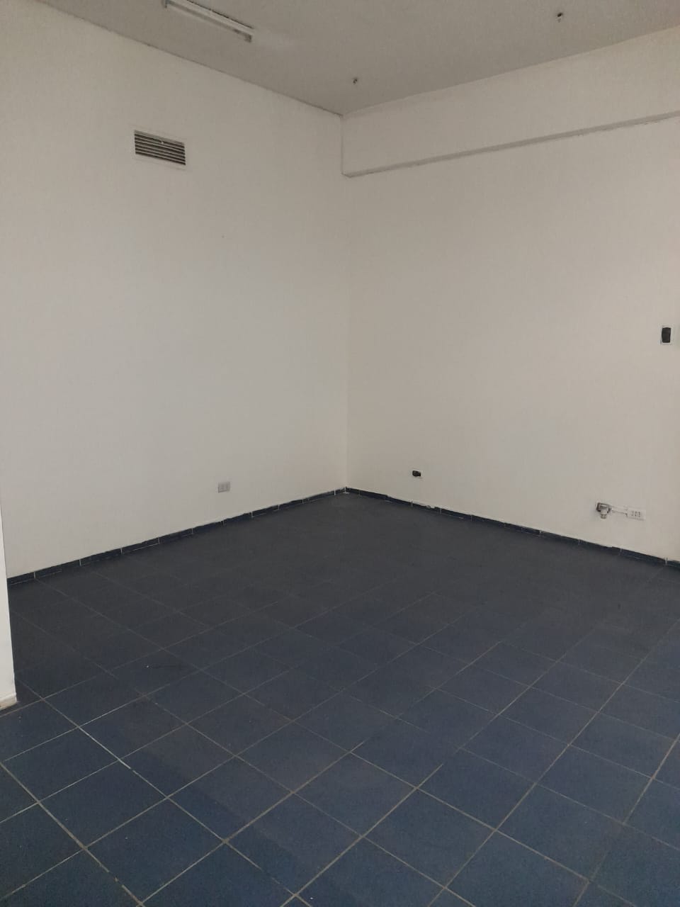 LOCAL COMERCIAL - PLAZA REAL.-