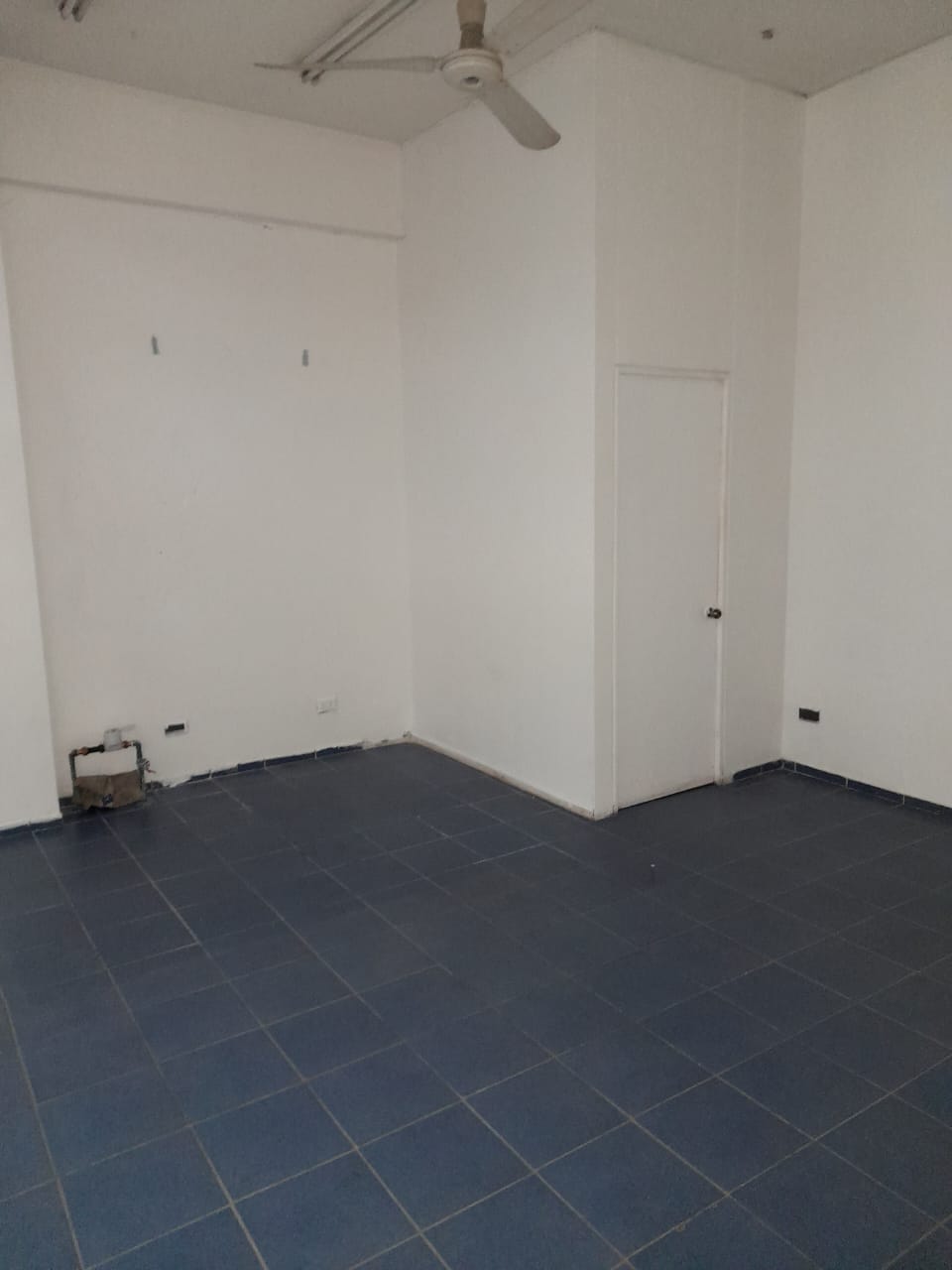 LOCAL COMERCIAL - PLAZA REAL.-