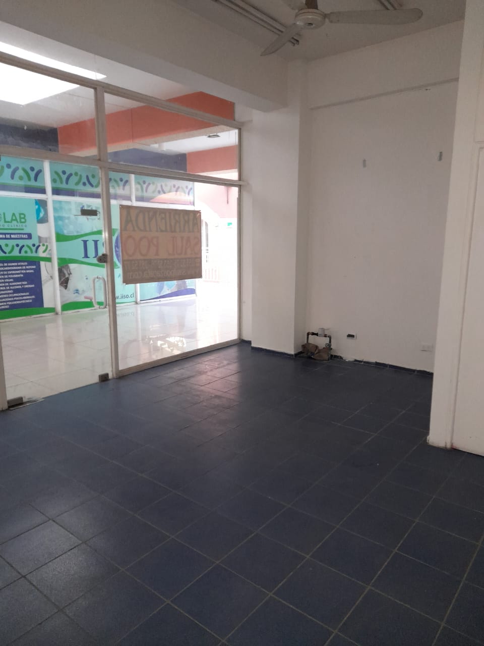 LOCAL COMERCIAL - PLAZA REAL.-