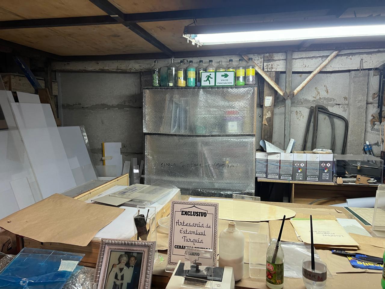 GRAN LOCAL COMERCIAL PLENO CENTRO - CALLE LOS CARRERA.-