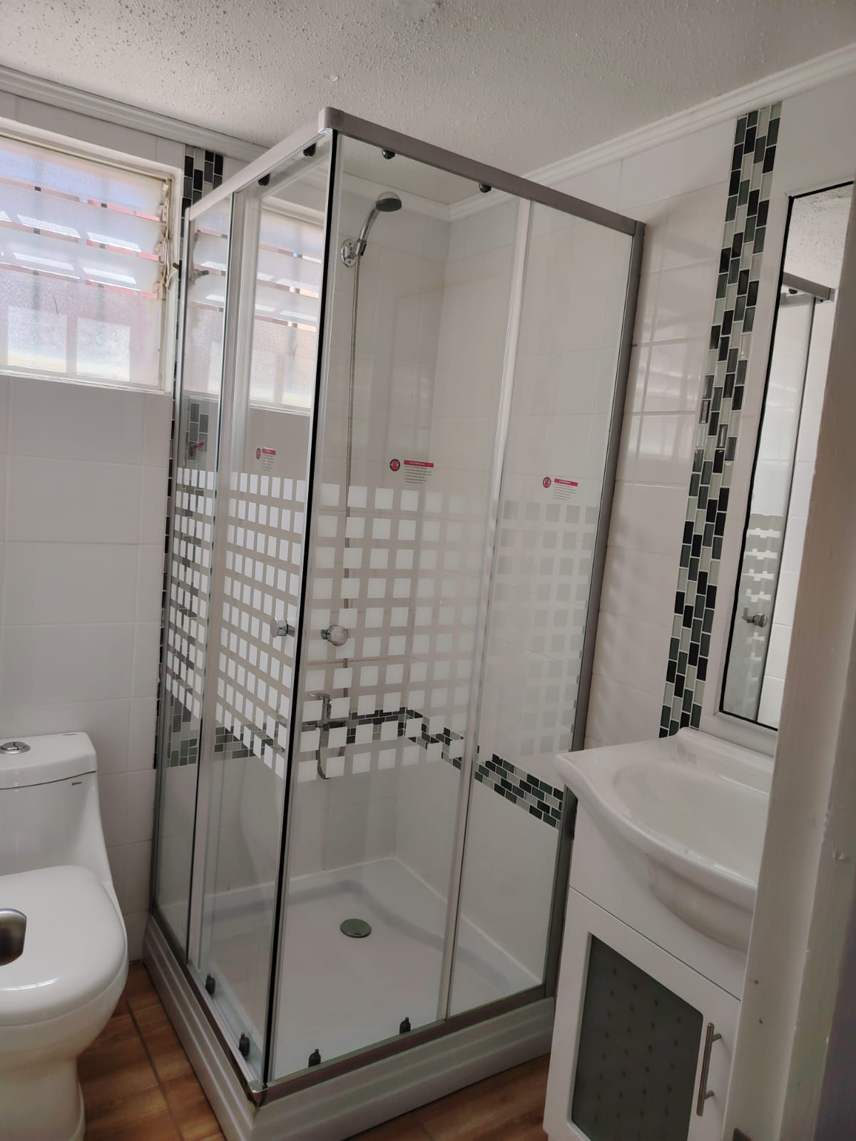 TOTALMENTE REFACCIONADA-CASA 2 PISOS EL PALOMAR