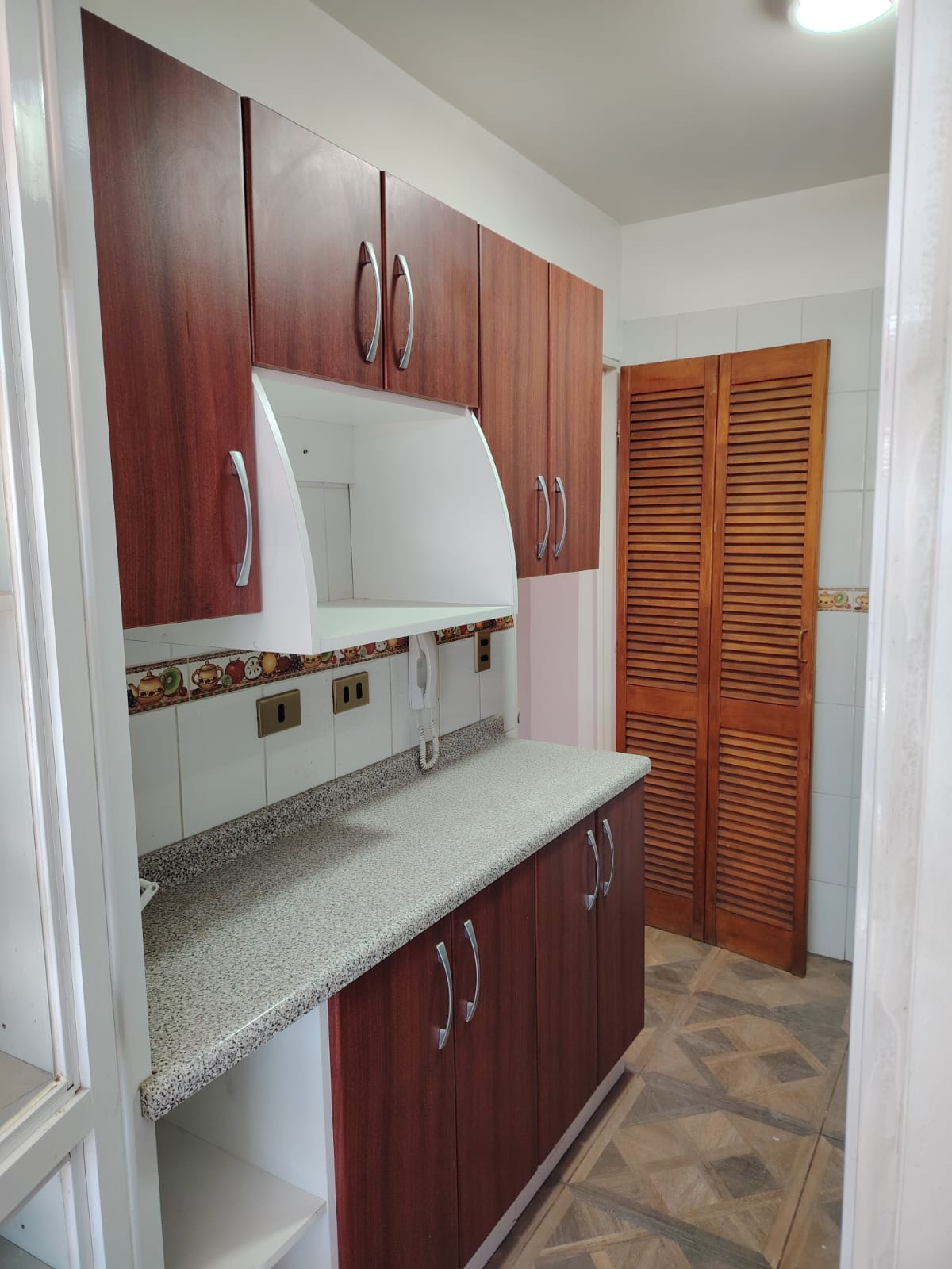 EDIFICIO PLAZA REAL - DEPARTAMENTO.-