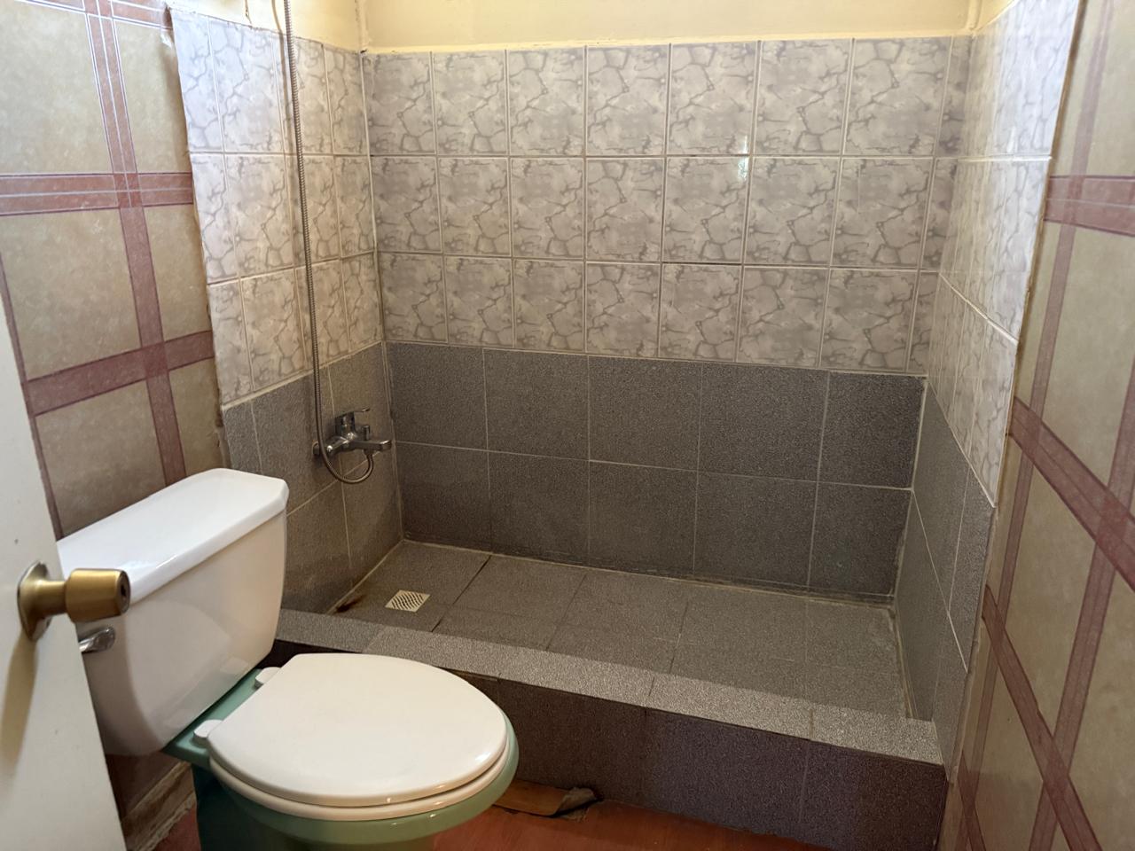 SOLO EMPRESAS - GRAN HOSTAL - AV. CIRCUNVALACION.-