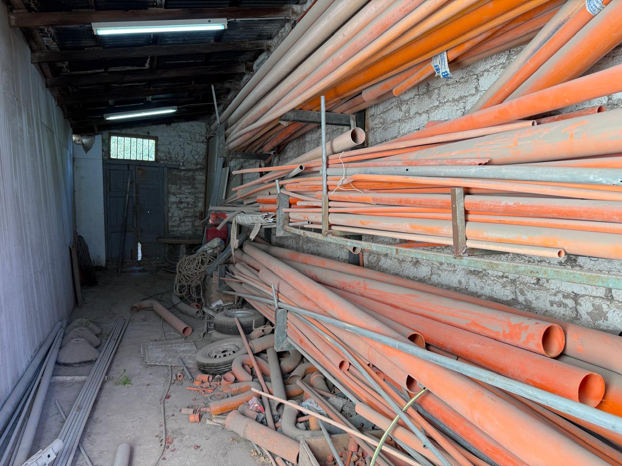 OFICINA MAS GALPONES - CALLE YERBAS BUENAS