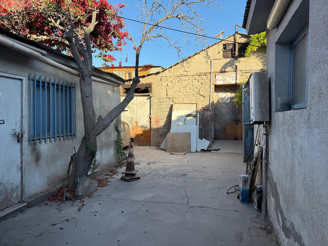 OFICINA MAS GALPONES - CALLE YERBAS BUENAS