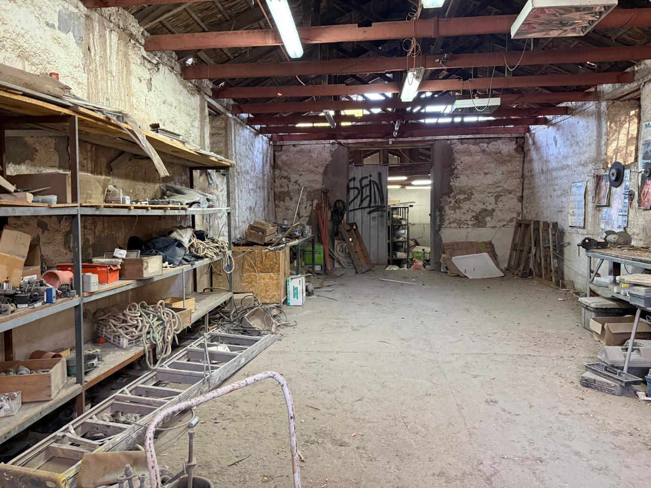 OFICINA MAS GALPONES - CALLE YERBAS BUENAS