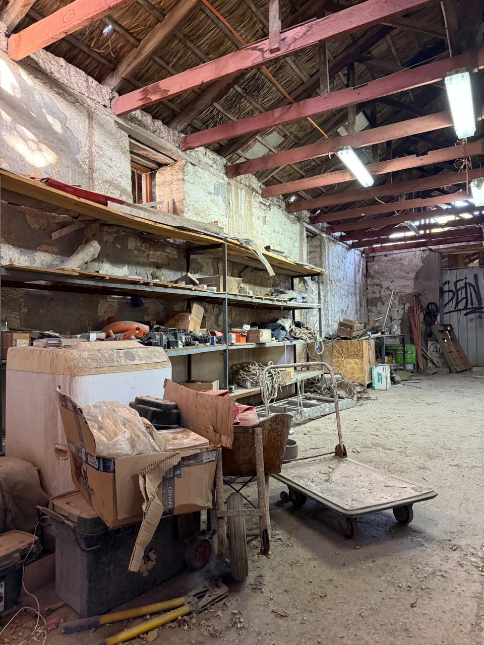 OFICINA MAS GALPONES - CALLE YERBAS BUENAS