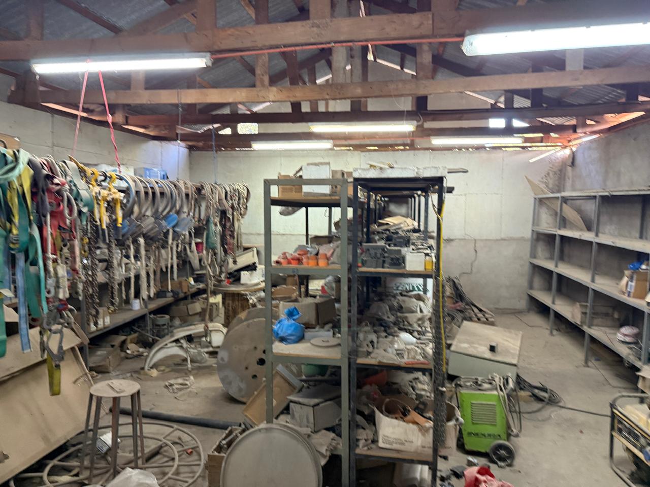 OFICINA MAS GALPONES - CALLE YERBAS BUENAS