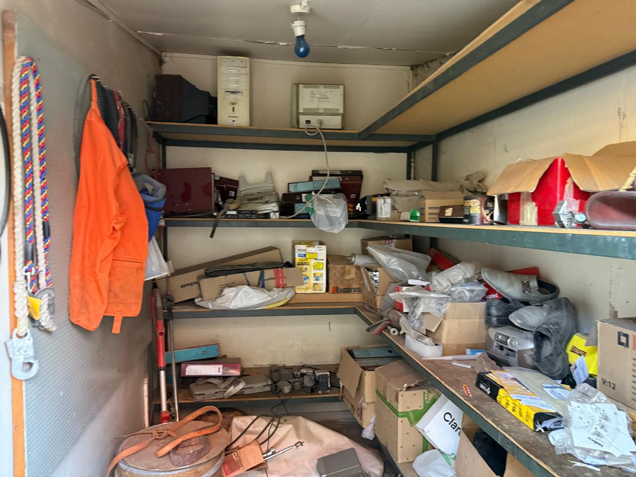 OFICINA MAS GALPONES - CALLE YERBAS BUENAS