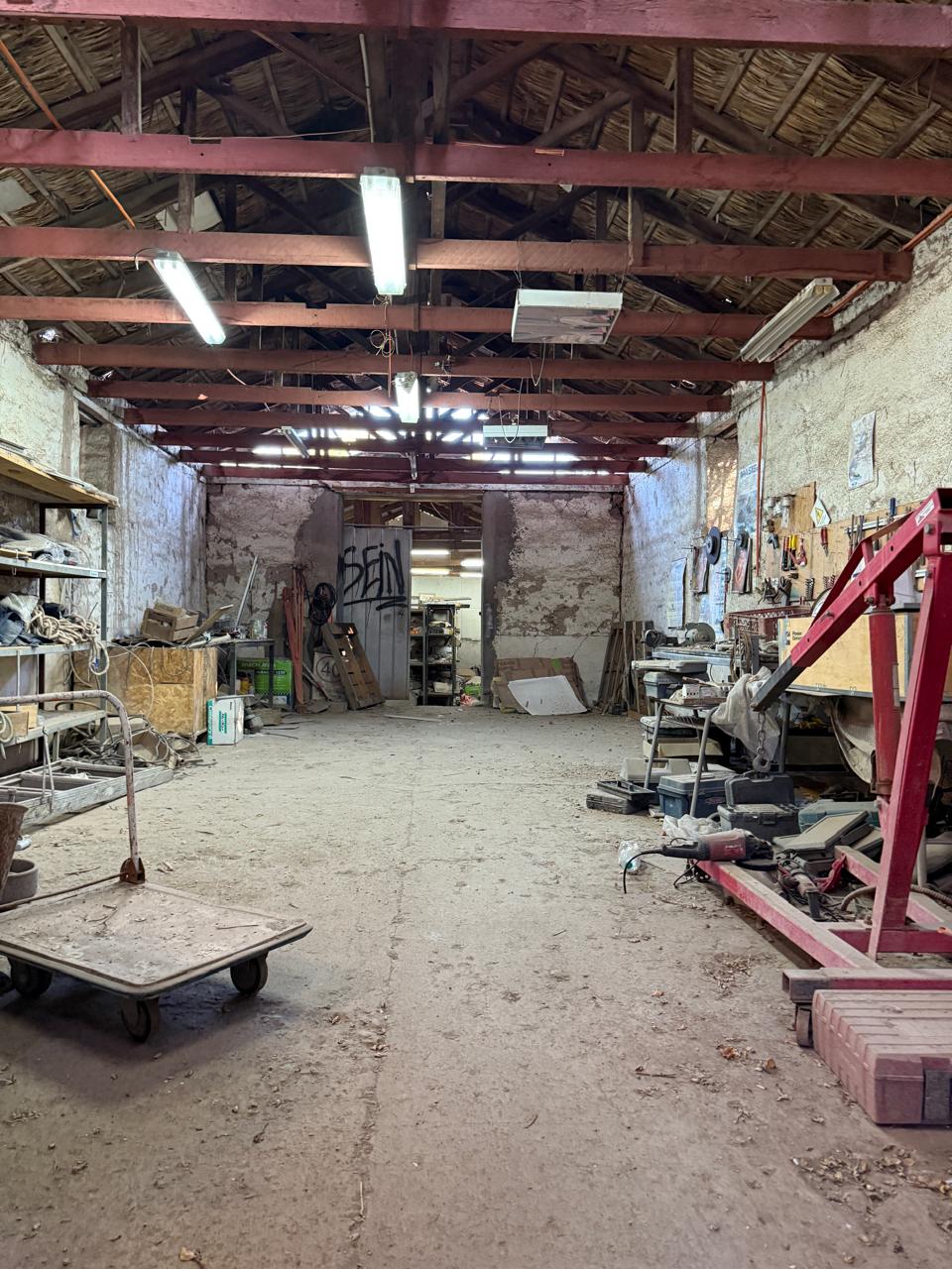 OFICINA MAS GALPONES - CALLE YERBAS BUENAS