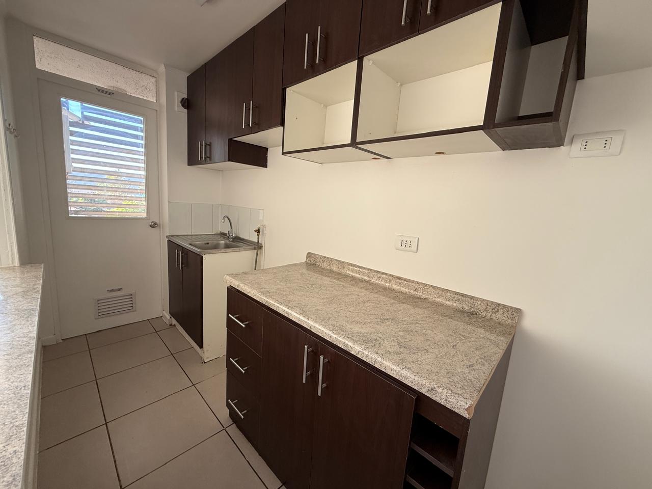 DEPTO._COND. _EL CONQUISTADOR - CALLE LEONIDAS PEREZ.-