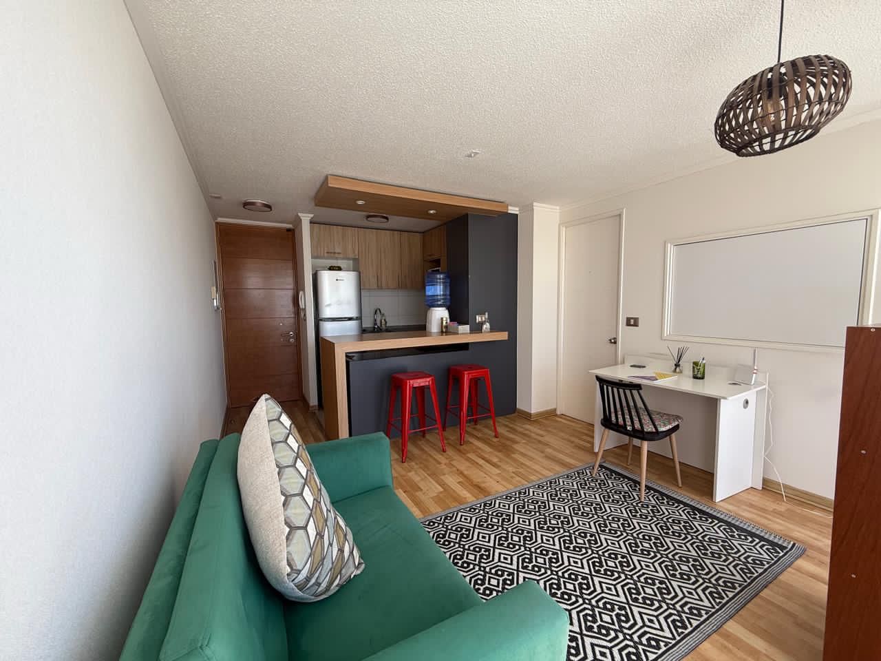 CONDOMINIO INNOVA - AMOBLADO PRIMER PISO.- 