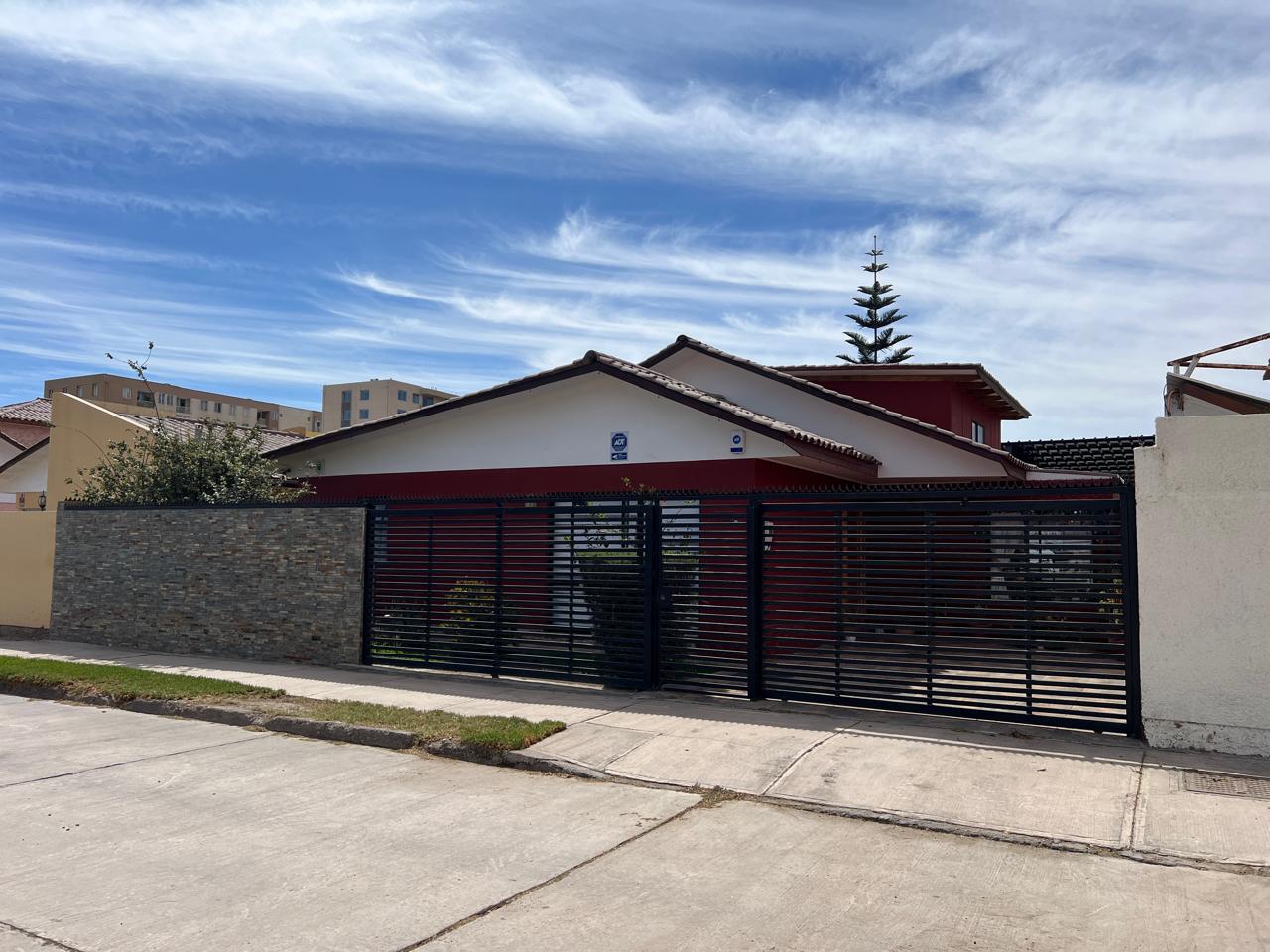 HERMOSA  Y GRAN CASA EN CONDOMINIO EXCLUSIVO.- COPIAPO
