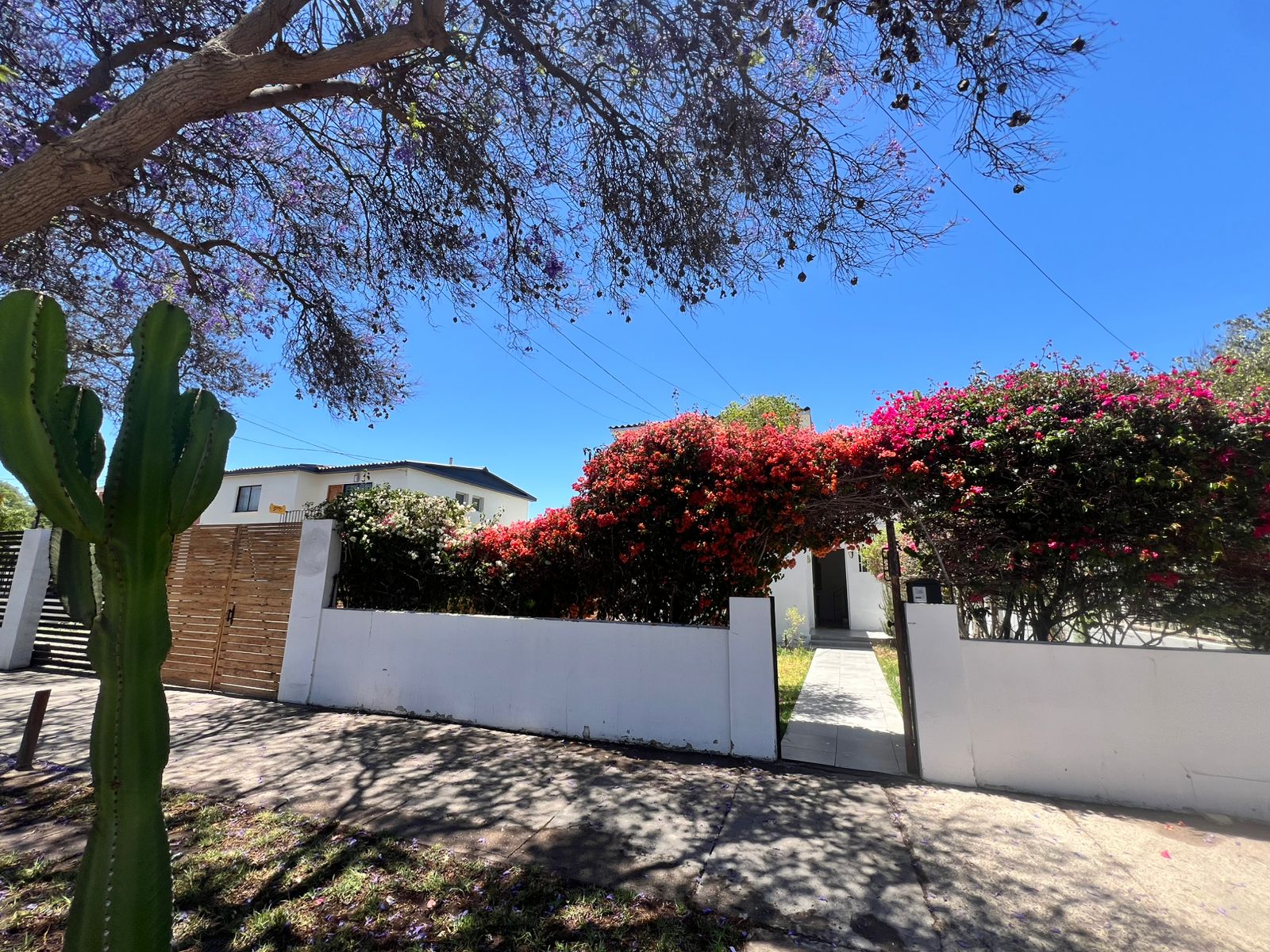 CASA REMODELADA AV.SAN ROMAN