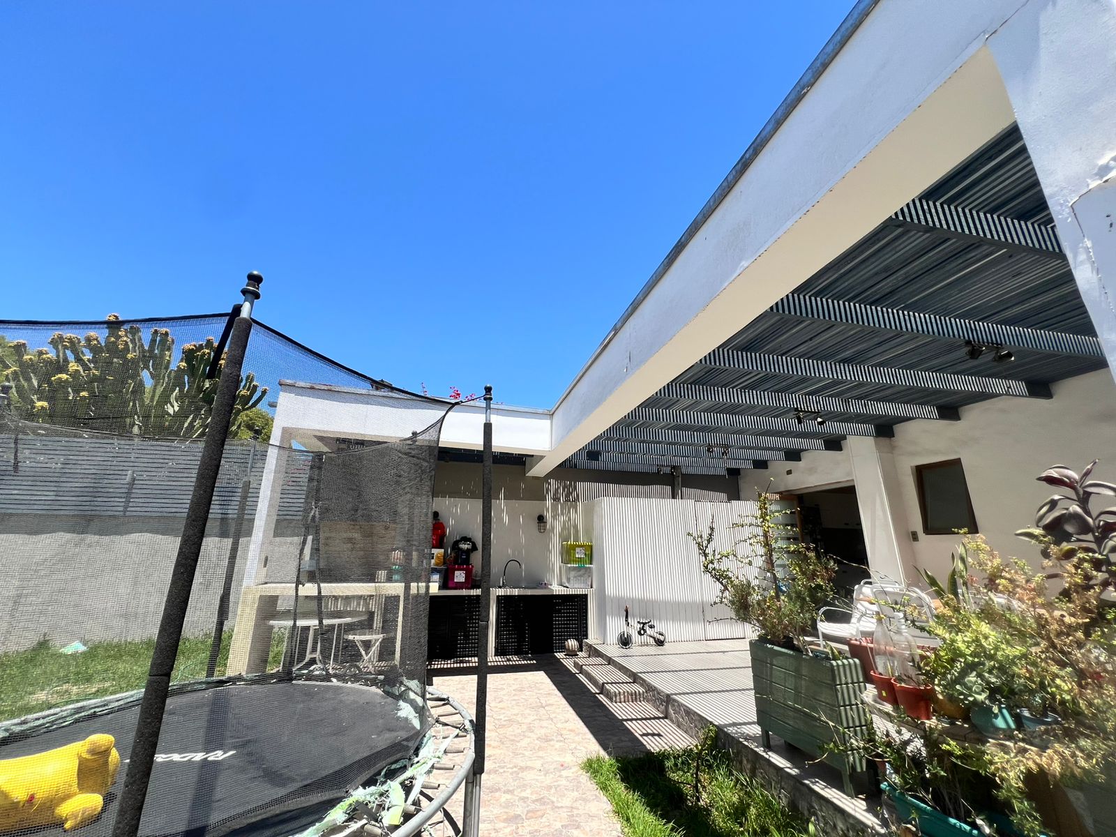 CASA REMODELADA AV.SAN ROMAN