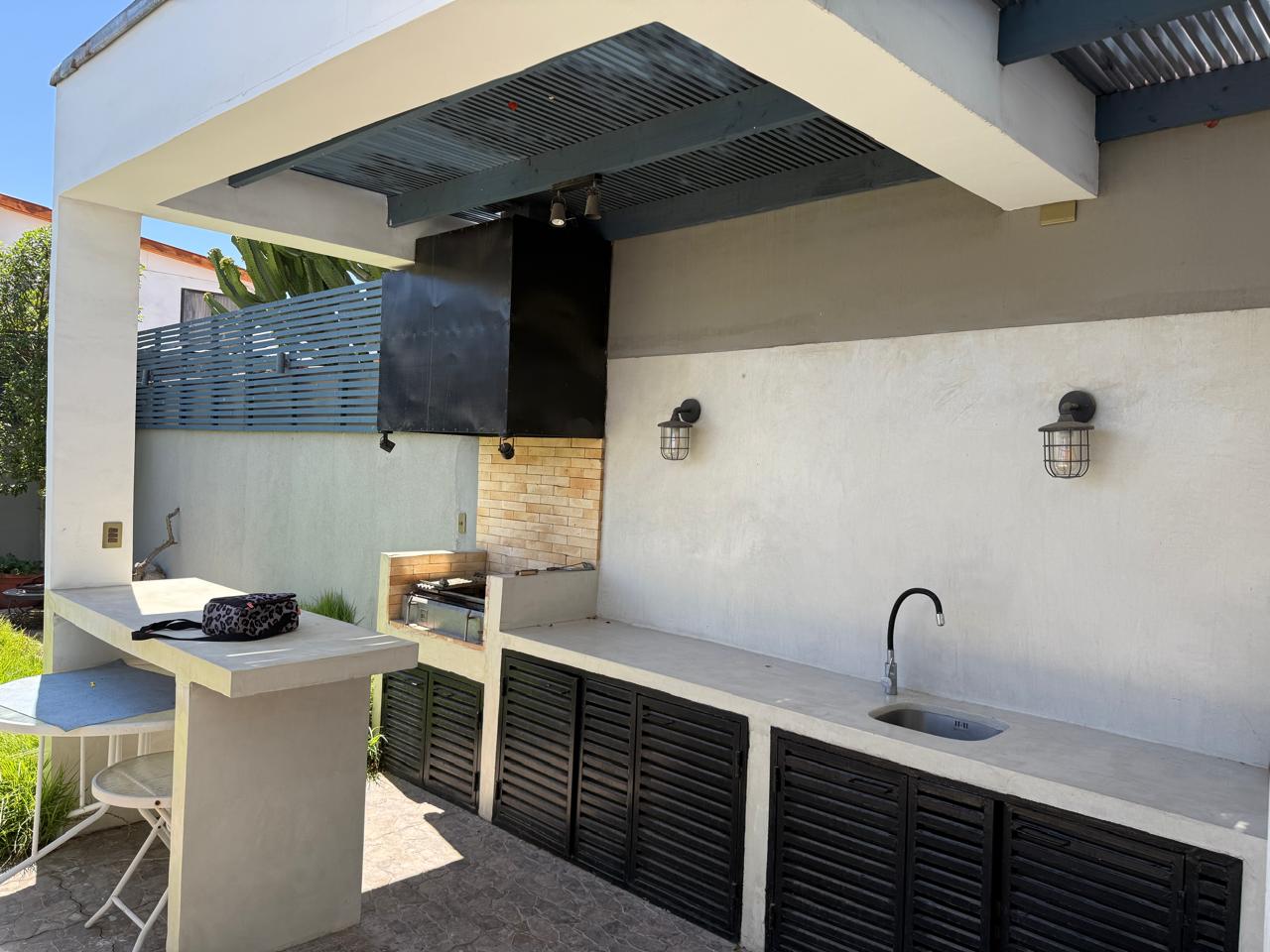 CASA REMODELADA AV.SAN ROMAN