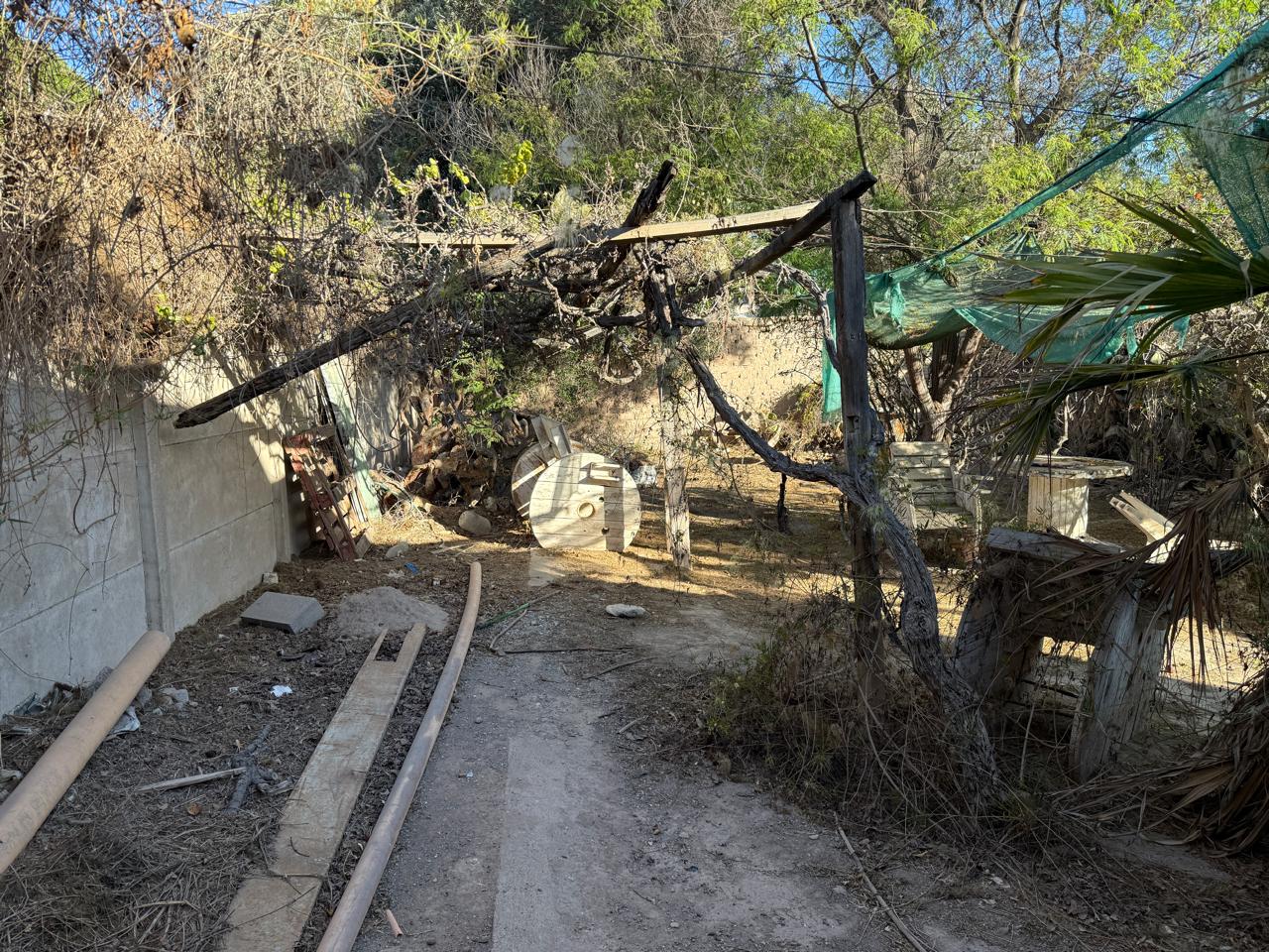 CASA OFICINA CALLE YERBAS BUENAS.-