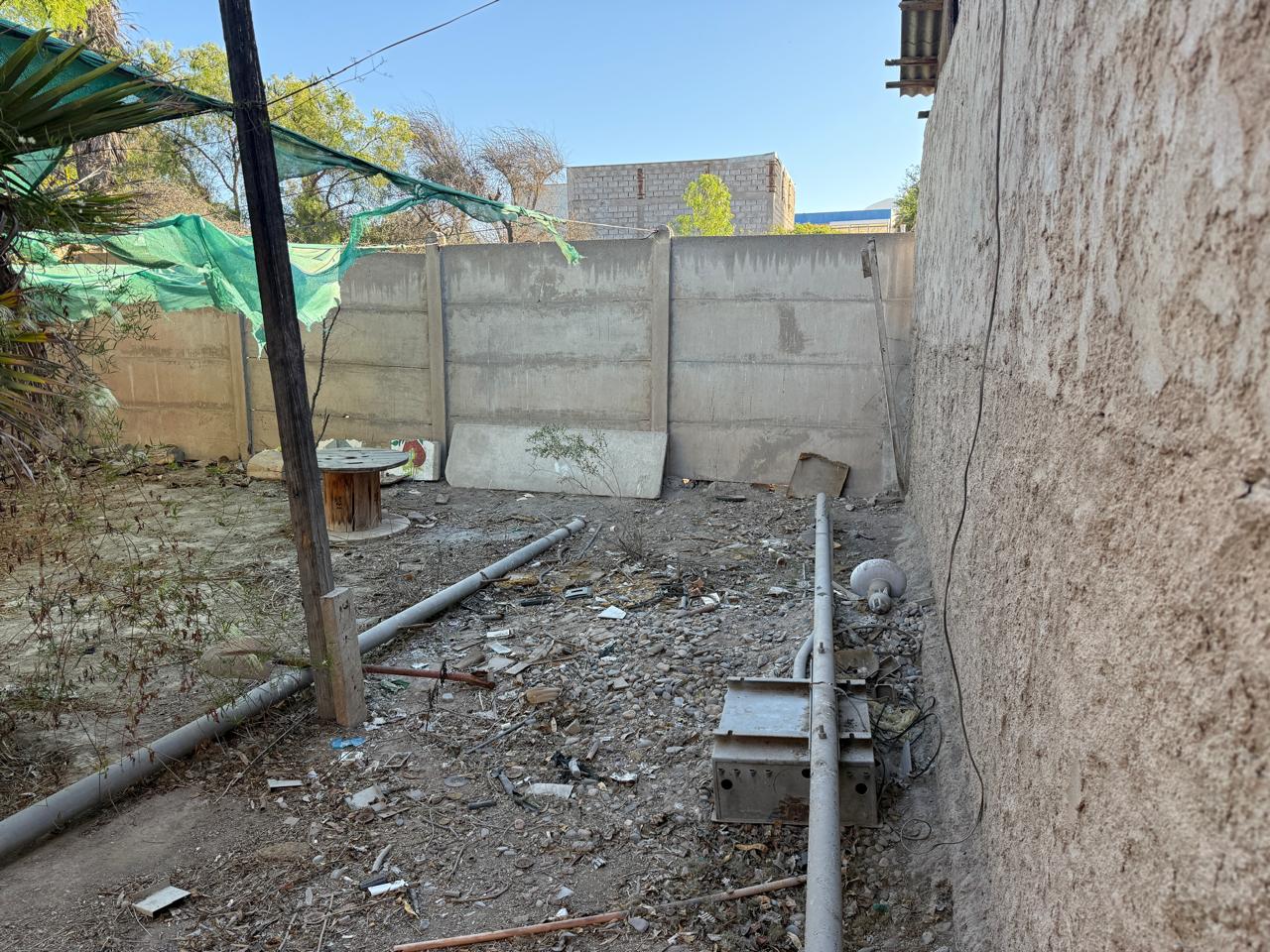 CASA OFICINA CALLE YERBAS BUENAS.-