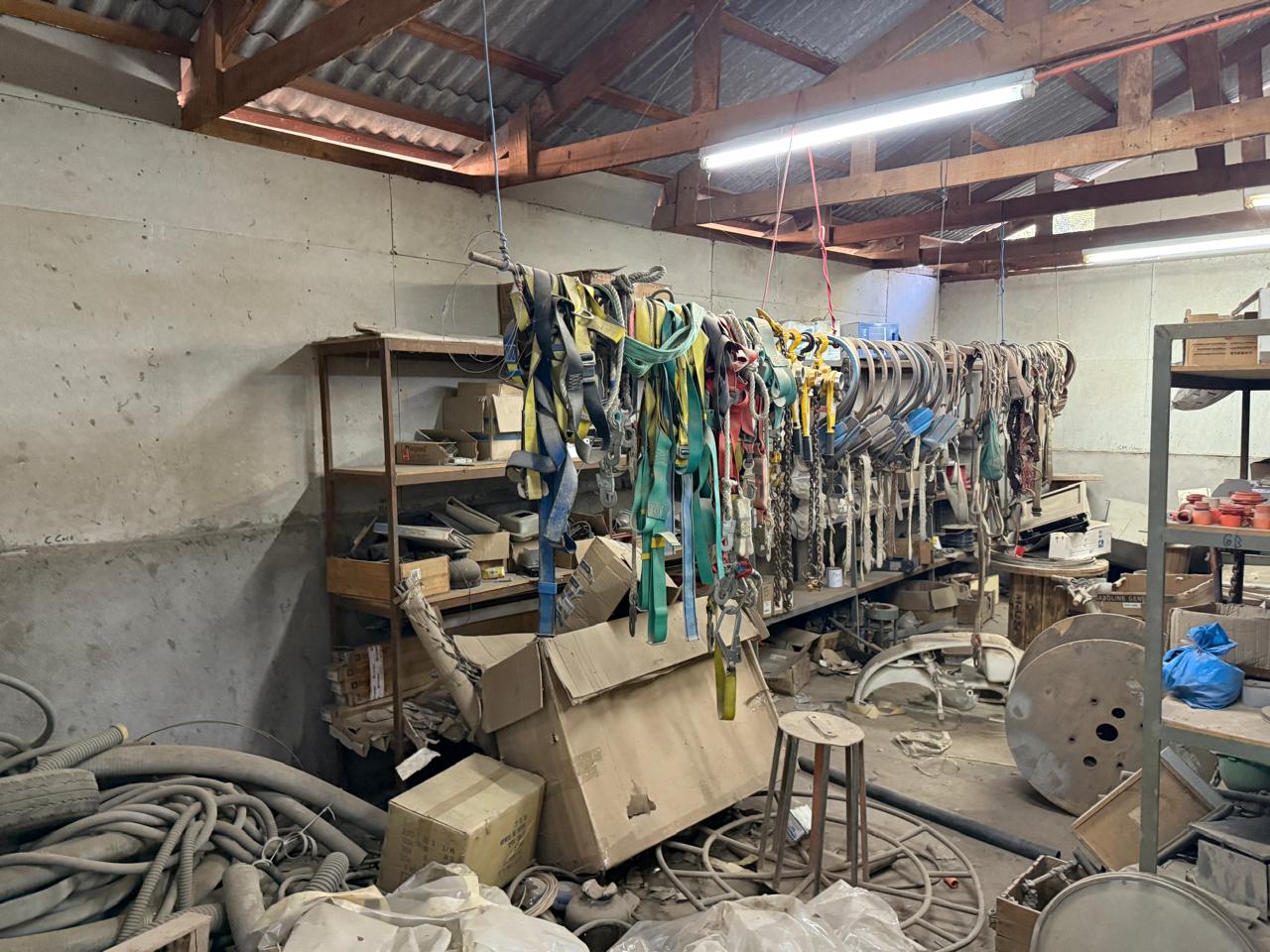 CASA OFICINA CALLE YERBAS BUENAS.-