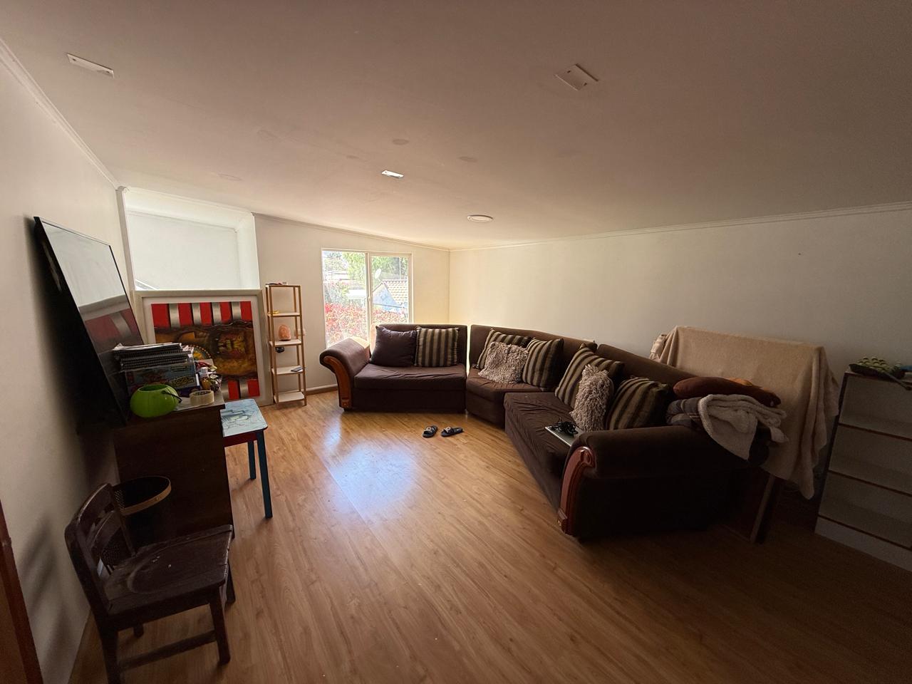 GRAN CASA - CALLE LEONIDAS PEREZ.-