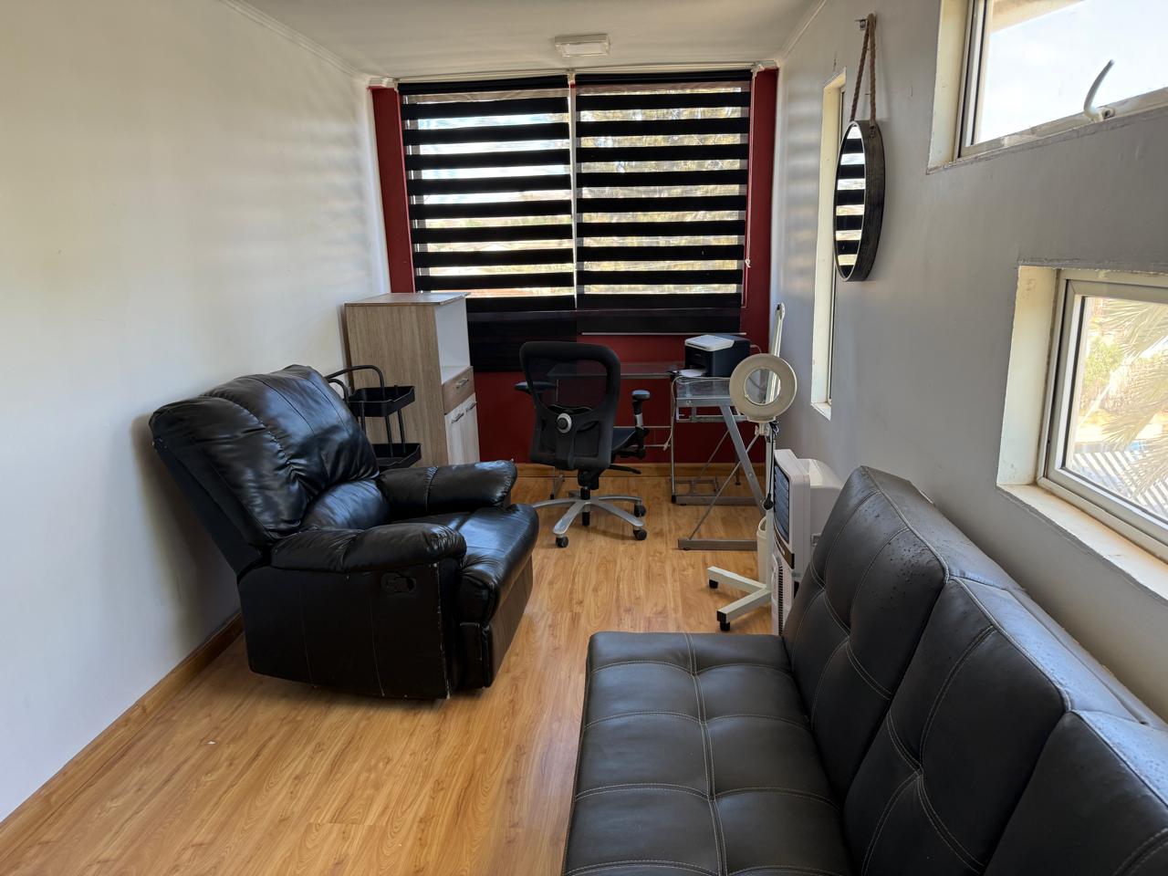 GRAN CASA - CALLE LEONIDAS PEREZ.-