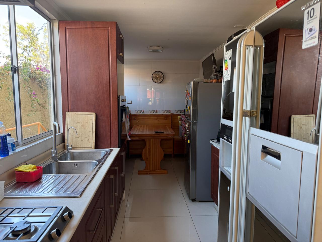 GRAN CASA - CALLE LEONIDAS PEREZ.-