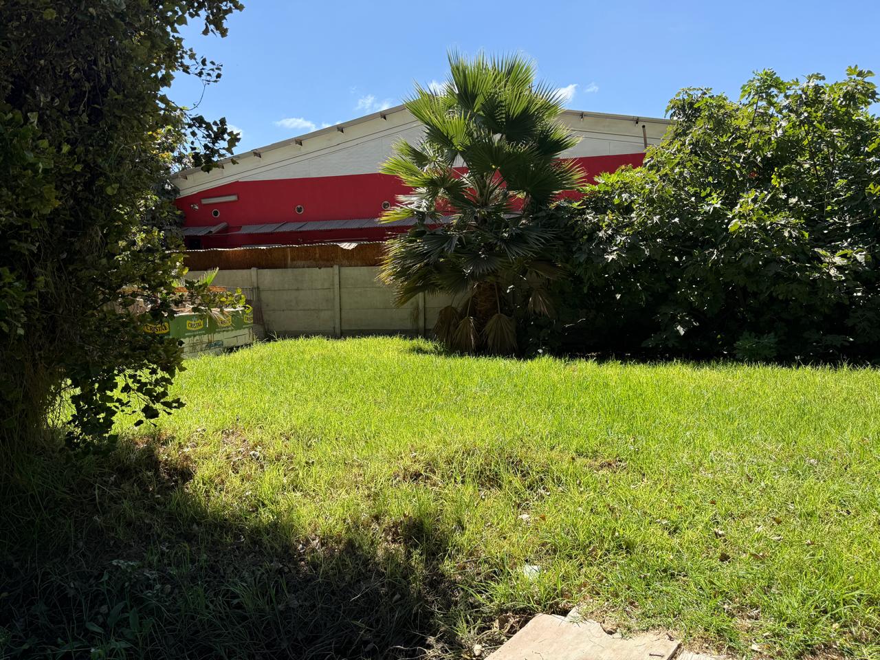 GRAN CASA - CALLE LEONIDAS PEREZ.-