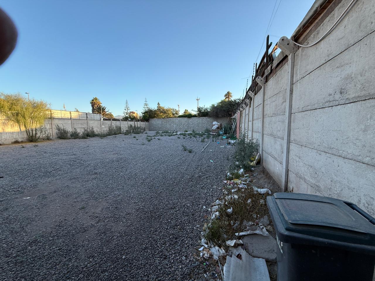 EXCELENTE AMPLIO TERRENO AV. LOS CARRERA.-