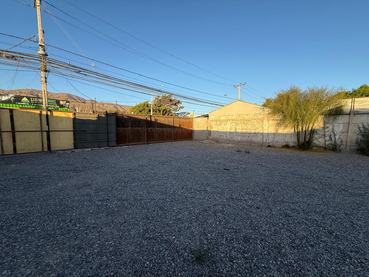 EXCELENTE AMPLIO TERRENO AV. LOS CARRERA.-