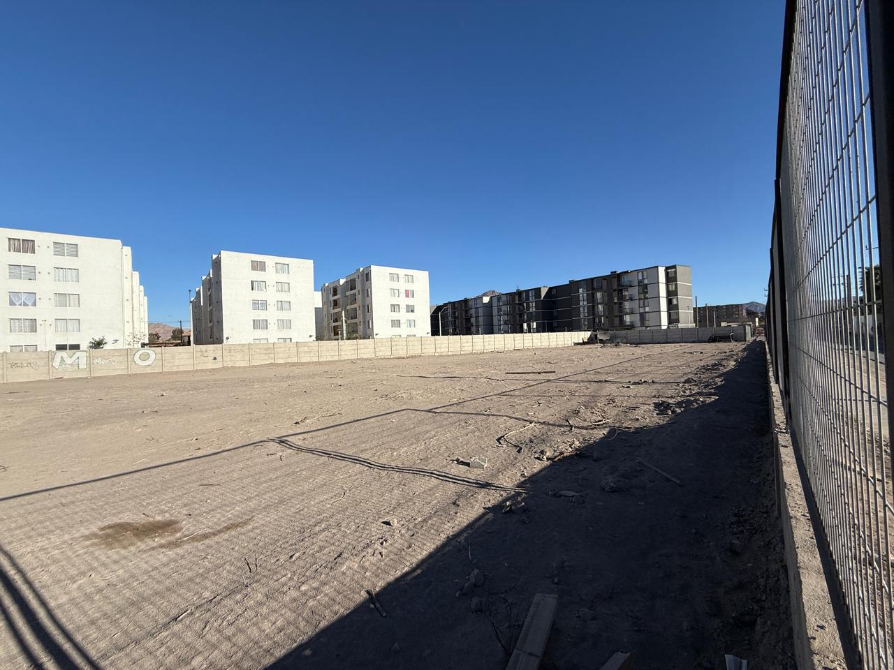 EXCELENTE TERRENO AV. LOS CARRERA/BRUNO PIZARRO.-