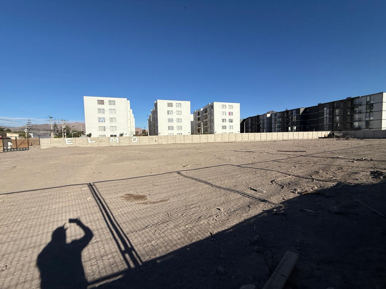 EXCELENTE TERRENO AV. LOS CARRERA/BRUNO PIZARRO.-
