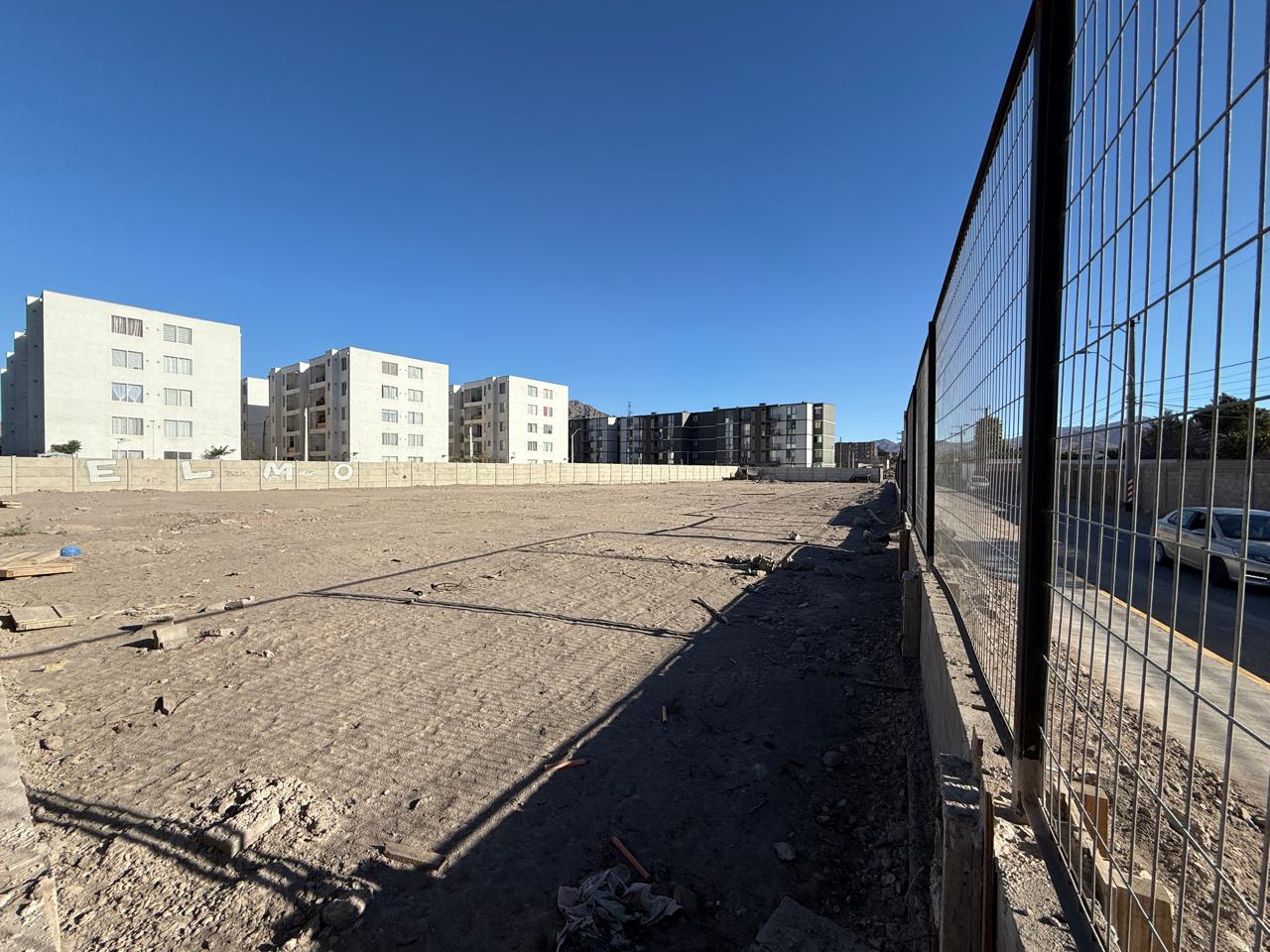 EXCELENTE TERRENO AV. LOS CARRERA/BRUNO PIZARRO.-