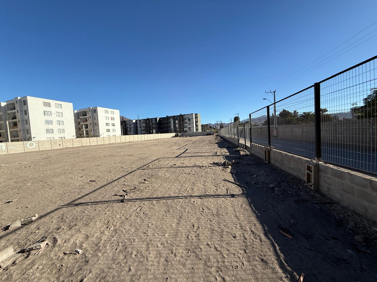 EXCELENTE TERRENO AV. LOS CARRERA/BRUNO PIZARRO.-