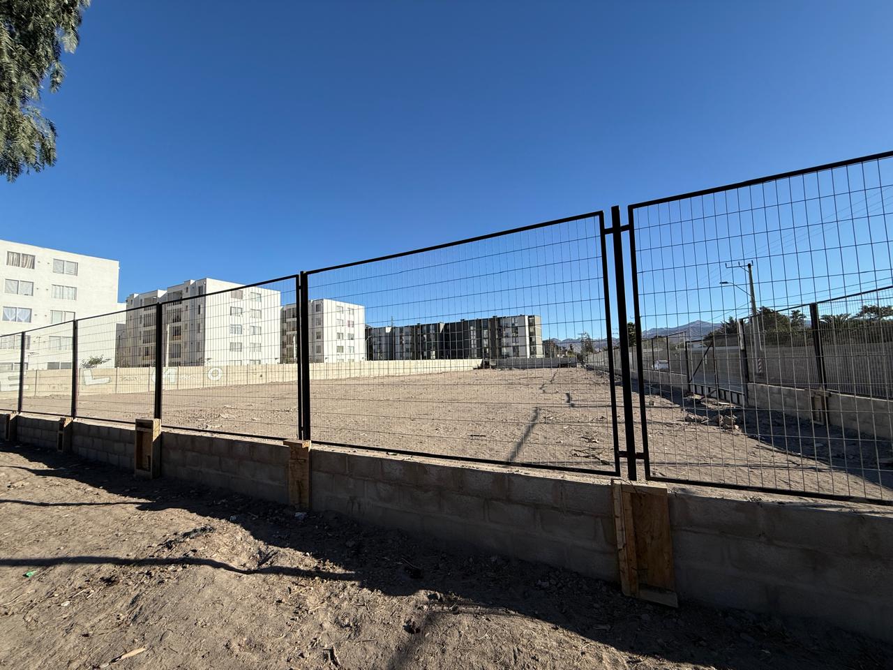EXCELENTE TERRENO AV. LOS CARRERA/BRUNO PIZARRO.-