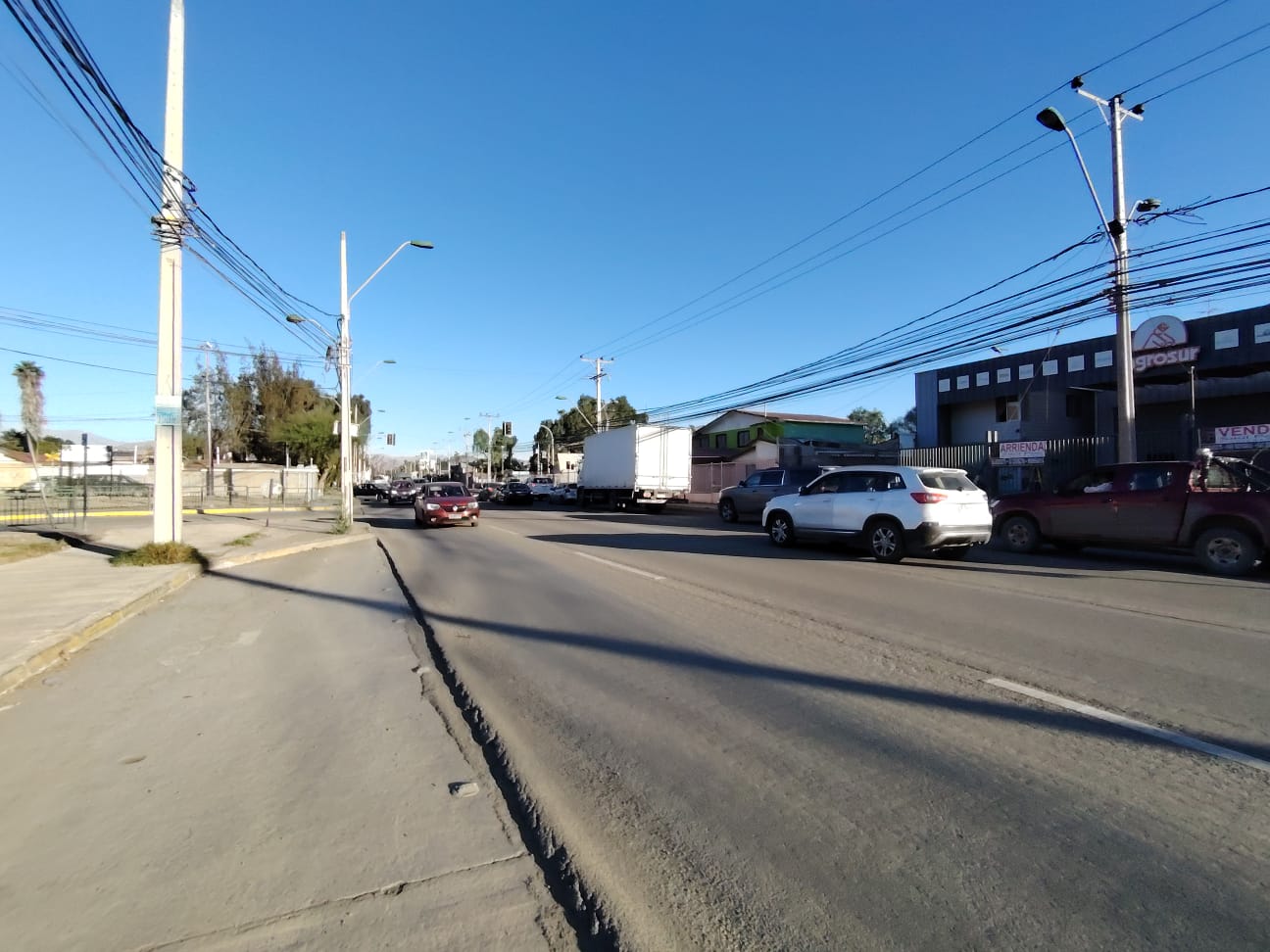 GALPON, OFICINAS Y SALA FRIGORIFICA (AV. LOS CARRERA)