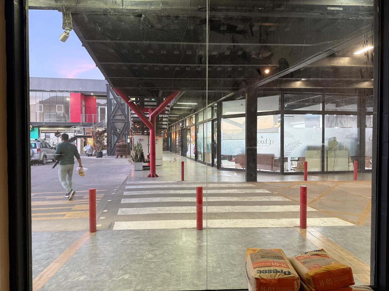 3 LOCALES COMERCIAL EN STRIP CENTER PORTAL LA CHIMBA_PRIMER PISO