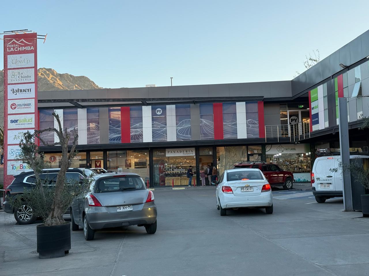 3 LOCALES COMERCIAL EN STRIP CENTER PORTAL LA CHIMBA_PRIMER PISO