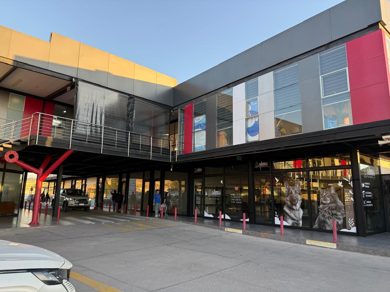 3 LOCALES COMERCIAL EN STRIP CENTER PORTAL LA CHIMBA_PRIMER PISO
