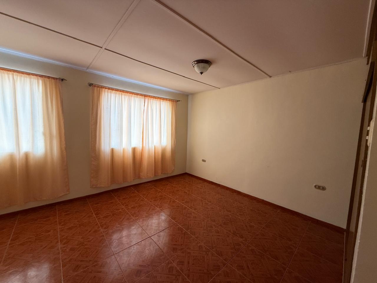 CASA CON DEPTO. INTERIOR EN CALDERA_PRINCIPALMENTE EMPRESAS