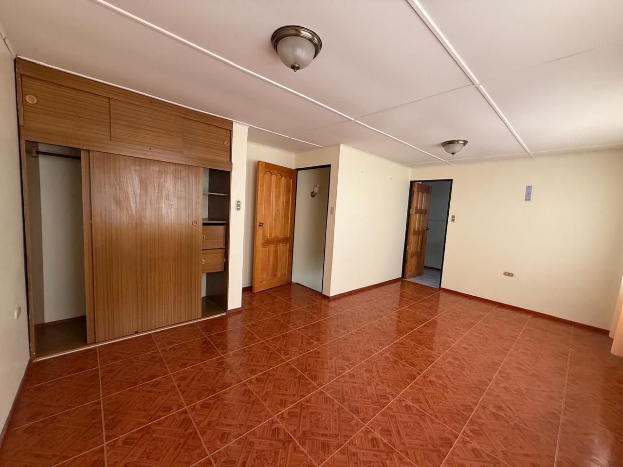 CASA CON DEPTO. INTERIOR EN CALDERA_PRINCIPALMENTE EMPRESAS