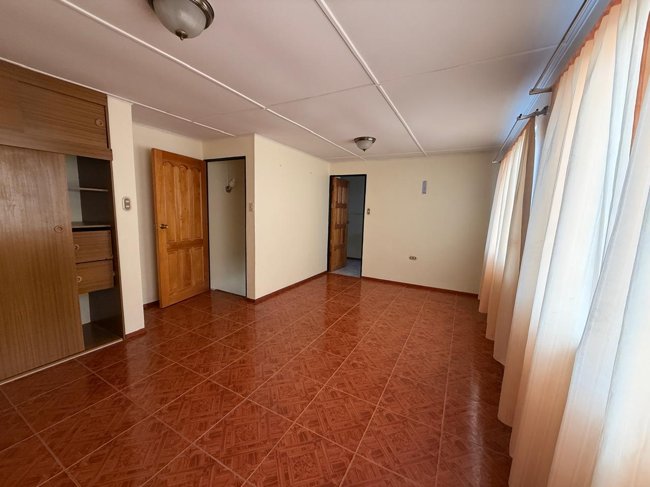 CASA CON DEPTO. INTERIOR EN CALDERA_PRINCIPALMENTE EMPRESAS