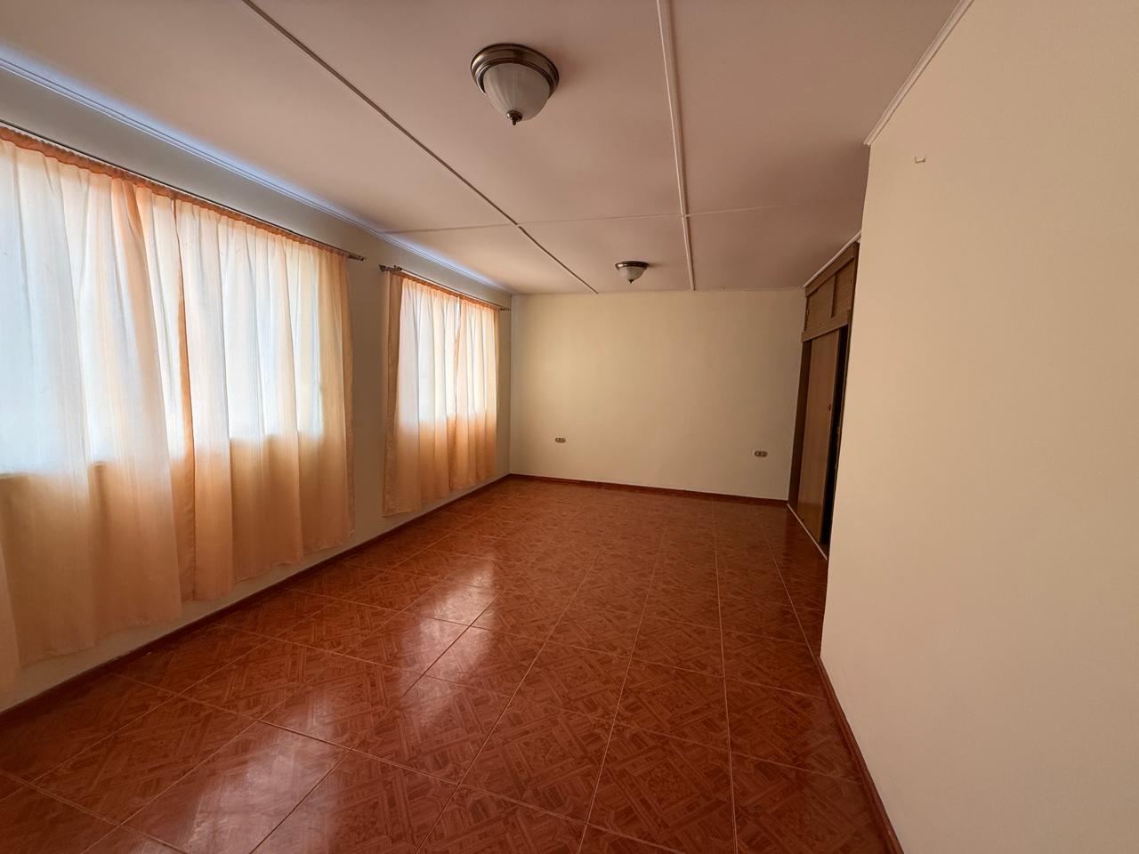 CASA CON DEPTO. INTERIOR EN CALDERA_PRINCIPALMENTE EMPRESAS