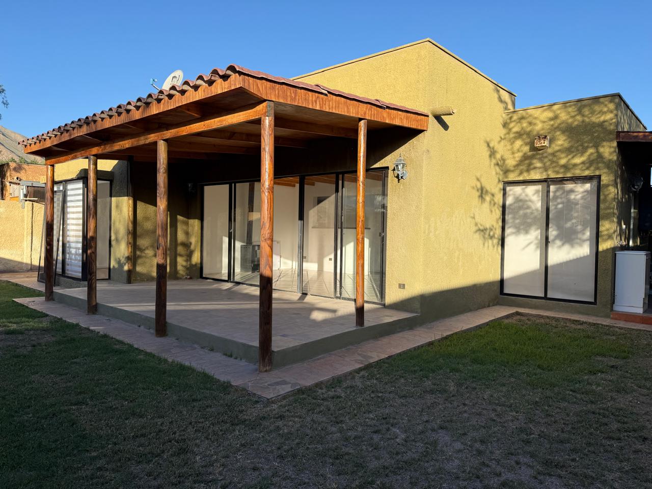 LINDA CASA EN VILLA LA COLINA_LAGUNA SANTA ROSA 621