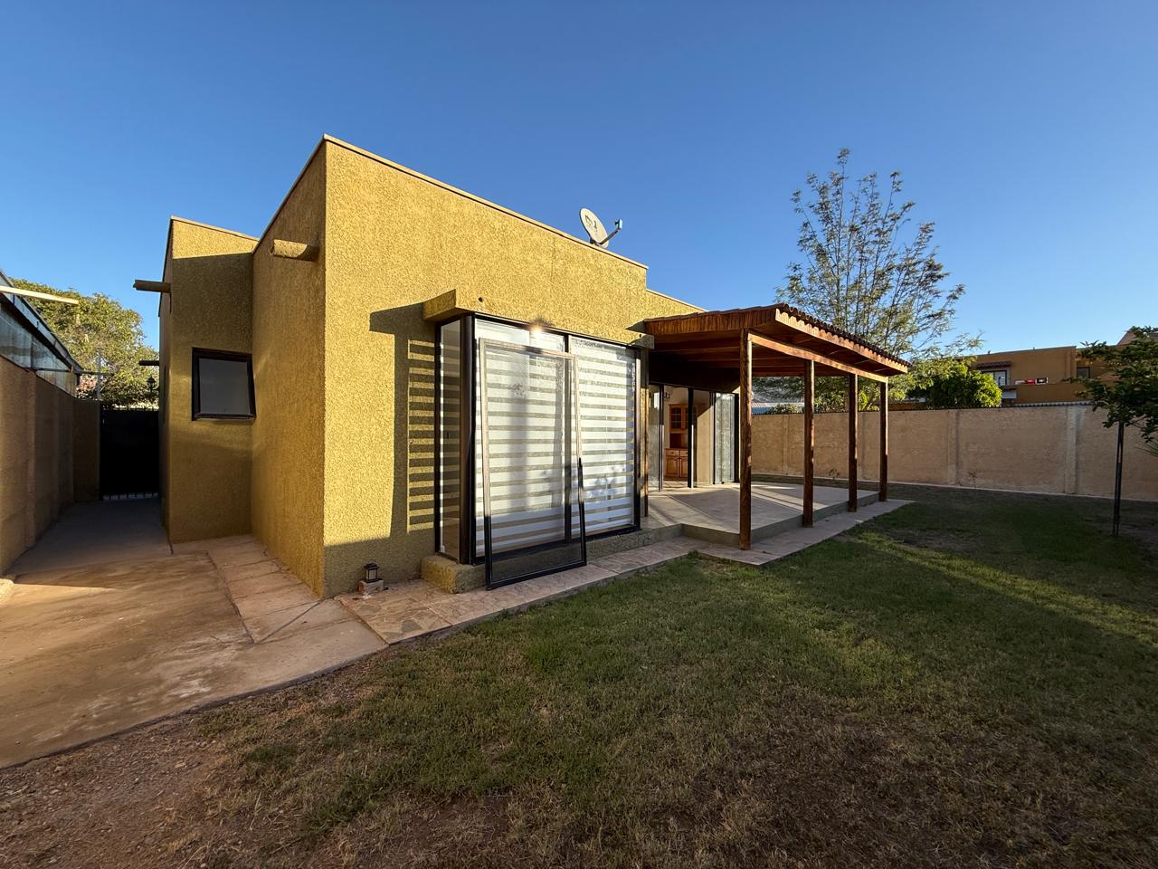 LINDA CASA EN VILLA LA COLINA_LAGUNA SANTA ROSA 621