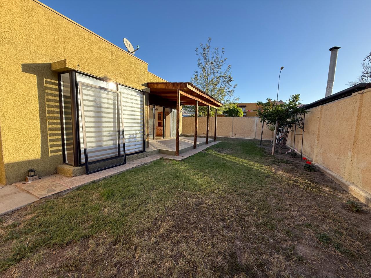 LINDA CASA EN VILLA LA COLINA_LAGUNA SANTA ROSA 621